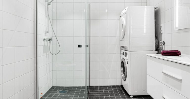 Scopri di più sull'articolo Come installare lavatrice e asciugatrice una sopra all’altra?