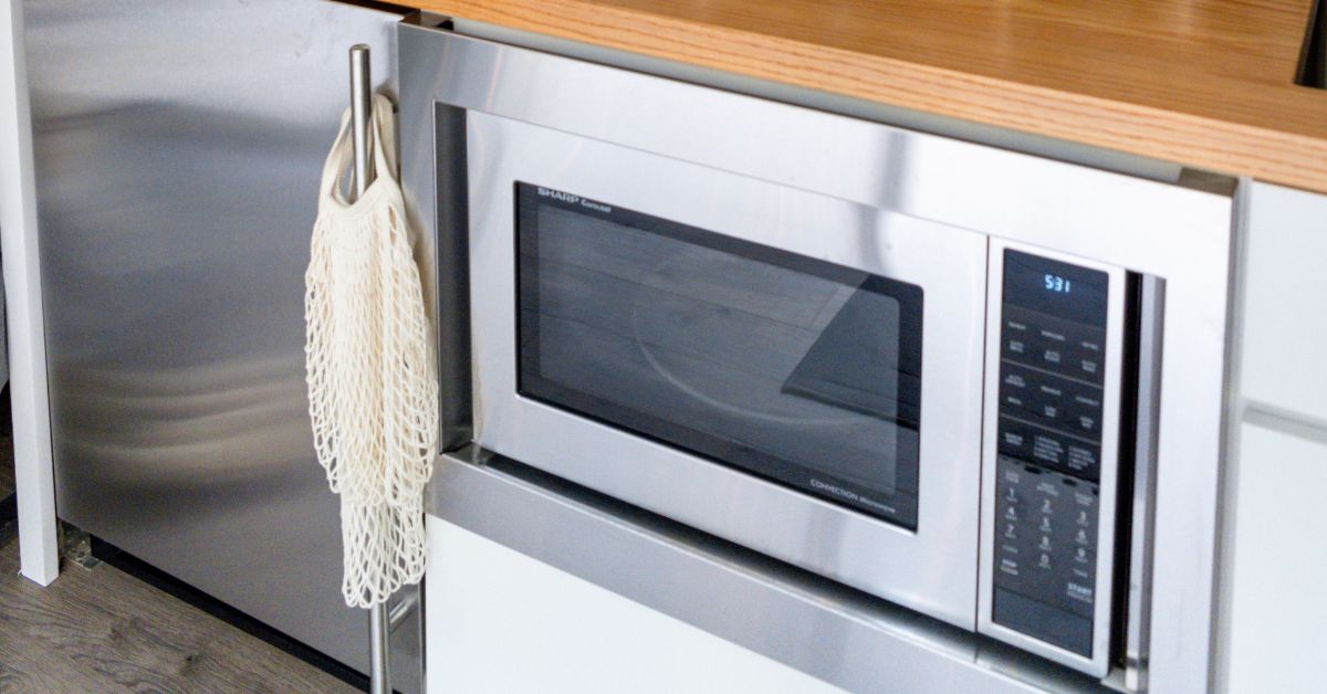Al momento stai visualizzando Il forno a microonde fa male?